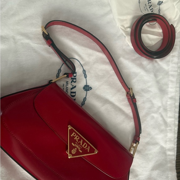 Prada Red Glossy Shoulder Bag with Gold Logo - Picture 3 of 10